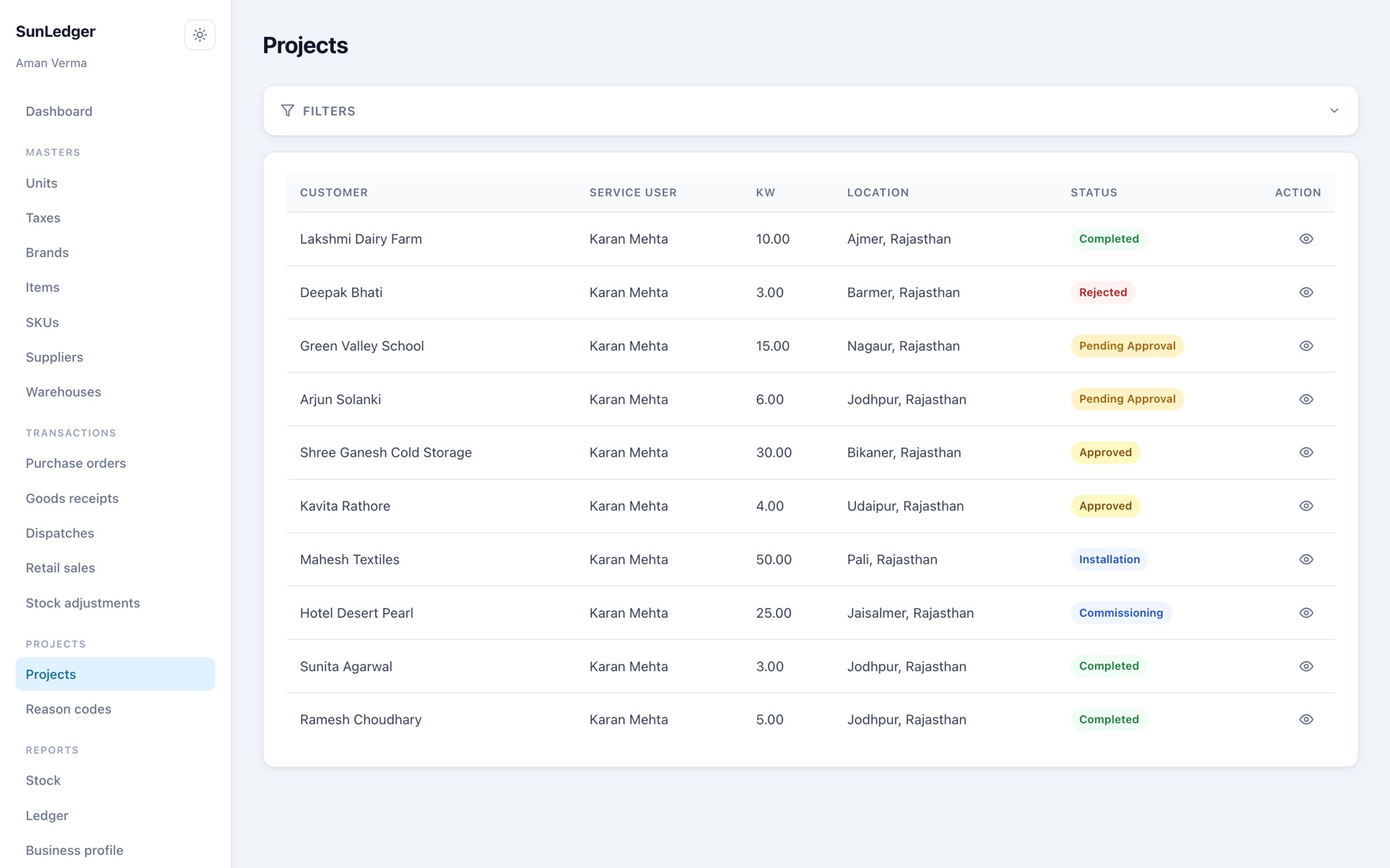 Projects list with customers, kW, location and status badges